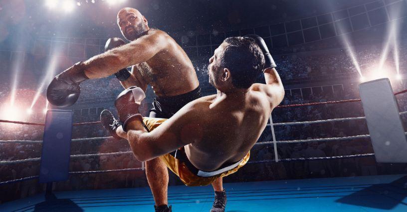 Bojovníci v ringu s boxerskými rukavicemi v akci