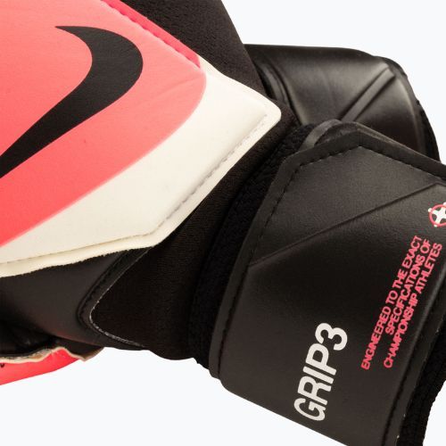 Brankářské rukavice Nike Grip 3 black/sunset pulse