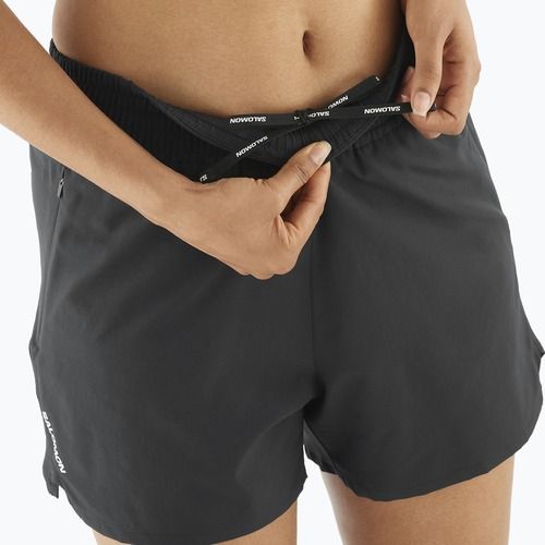 Dámské běžecké šortky Salomon SHAKEout Core 4" deep black
