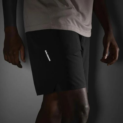 Pánské běžecké šortky Salomon SHAKEout Core 7" No Liner deep black