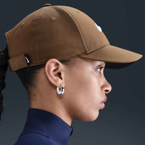 Kšiltovka Nike Dri-FIT Club mosswood brown/white
