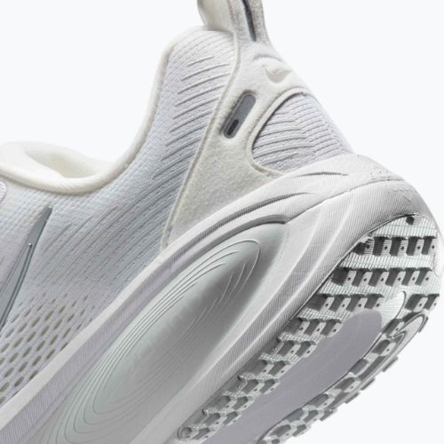 Dámské běžecké boty Nike Vomero 18 white/photon dust/metallic silver
