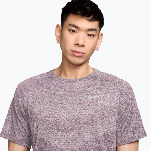Pánské běžecké tričko Nike Stride ADV light violet ore