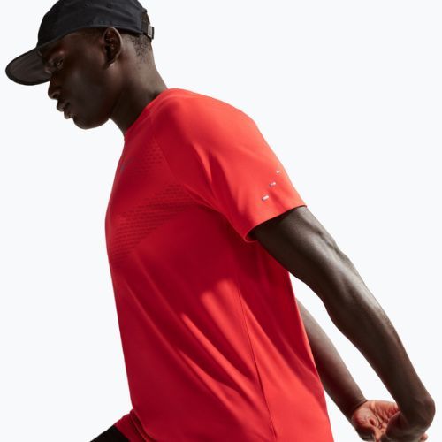 Pánské běžecké tričko Nike Stride ADV light crimson