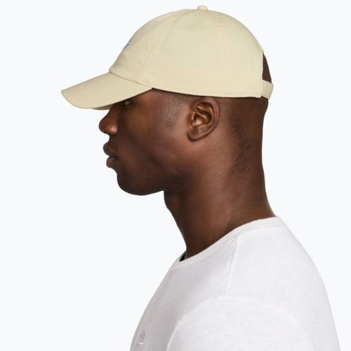 Kšiltovka Nike Club Unstructured Futura Wash light khaki/sapphire