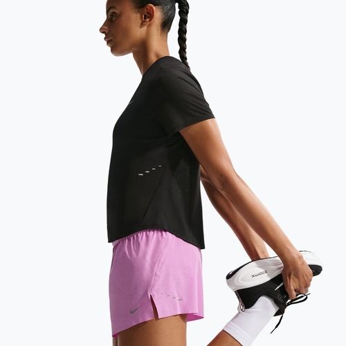 Pánské běžecké šortky Nike Swift Breathe Dri-Fit Mid-Rise 2.5" light magenta/photon dust