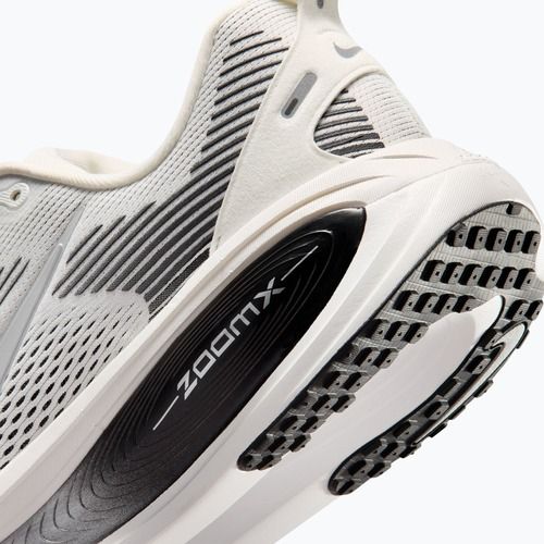 Pánské běžecké boty Nike Vomero 18 summit white/metallic silver-black