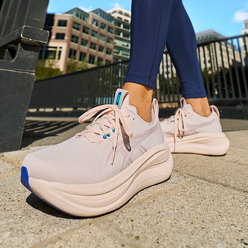 Dámské běžecké boty ASICS Gel-Nimbus 28 TR simply taupe/fresh air
