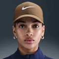 Kšiltovka Nike Dri-FIT Club mosswood brown/white 9