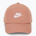 Kšiltovka Nike Club Unstructured Futura Wash rose gold/white 2