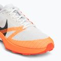 Pánské běžecké boty Nike Kiger 10 white/photon dust/total orange/black 7