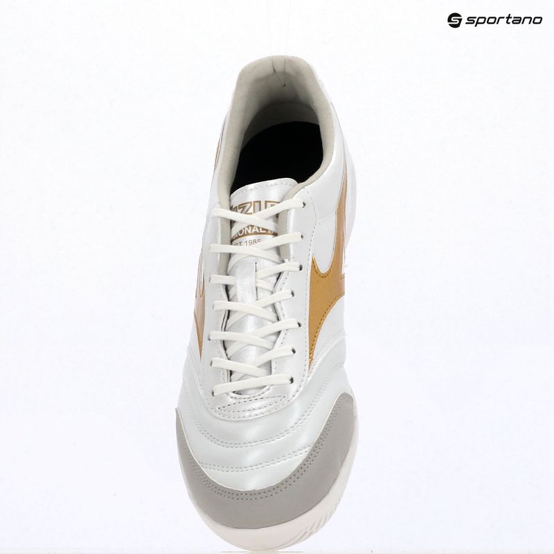 Kopačky Mizuno Morelia Sala Pro IN white/football gold/galaxy silver 9