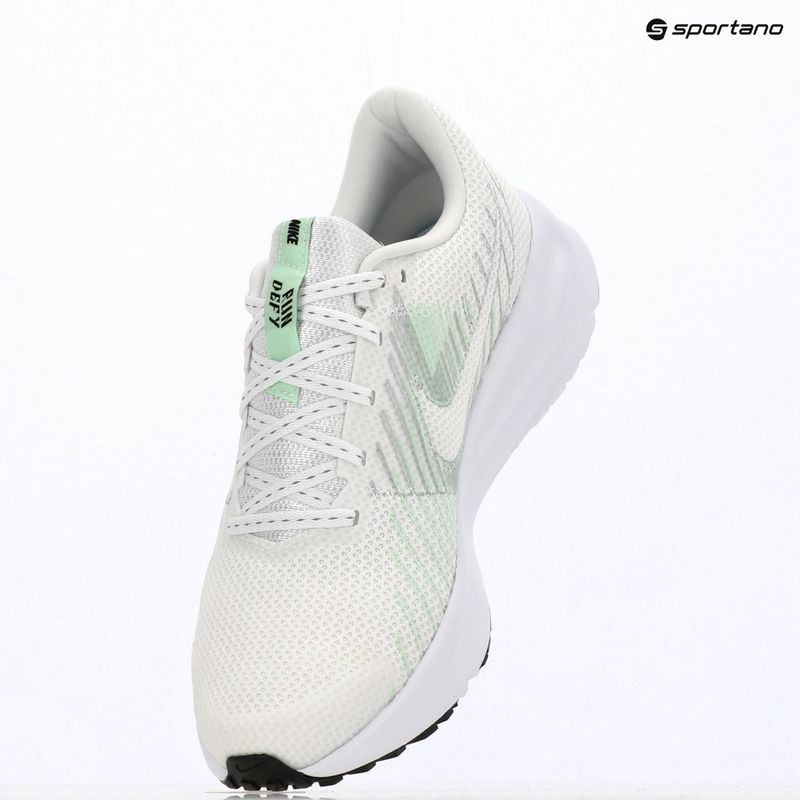 Dámské běžecké boty Nike Run Defy white/cucumber calm/black/illusion green 10