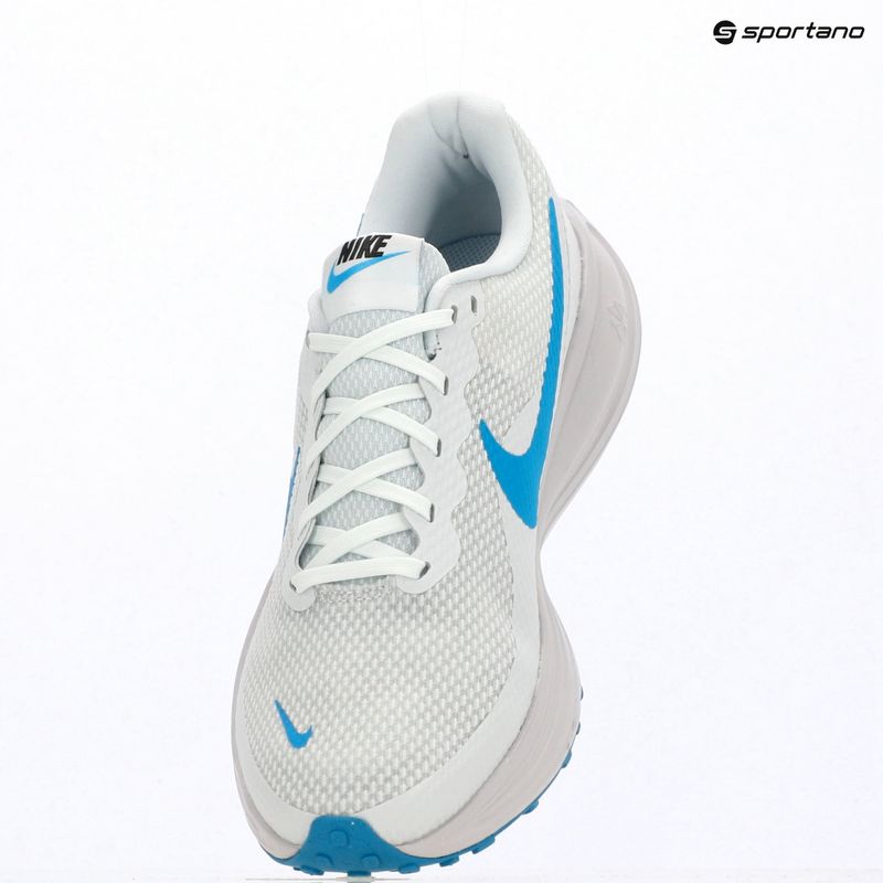 Pánské běžecké boty Nike Revolution 8 off white/vast grey/light current blue 17