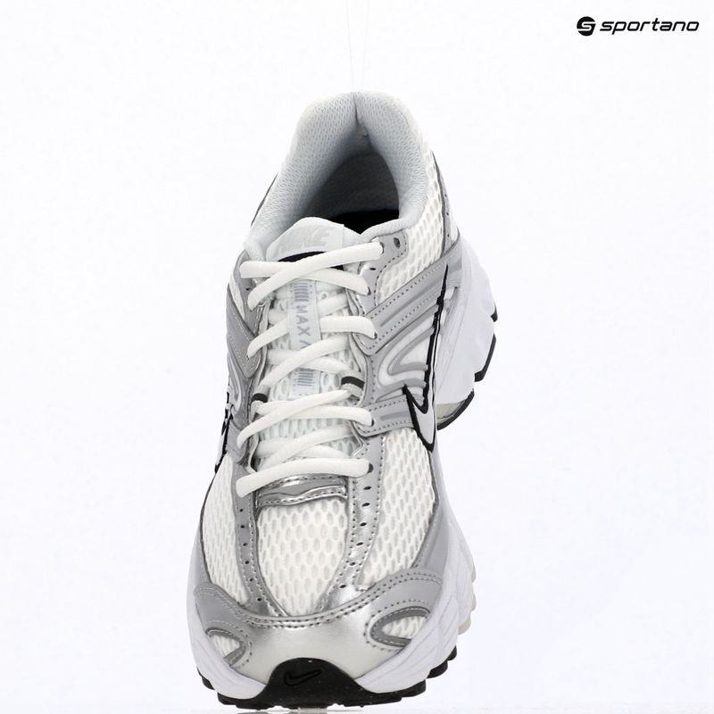 Dámské boty Nike Air Max Moto 2K white/metallic silver/black/photon dust 17