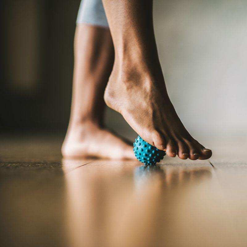 Masážní míček Gaiam Restore Ultimate Foot blue 4