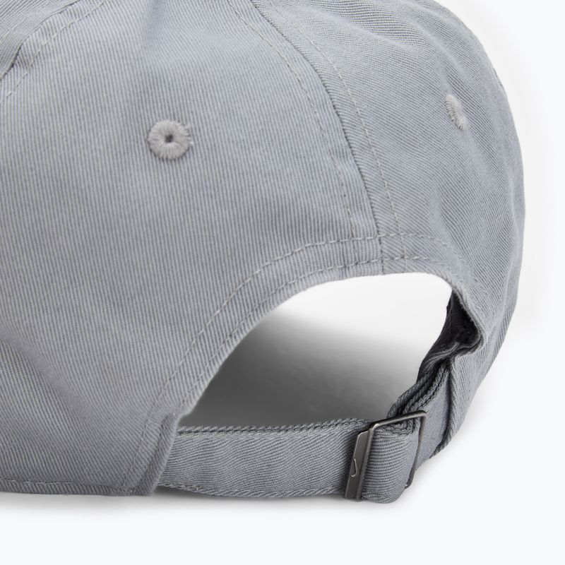 Kšiltovka Nike Club Unstructured Futura Wash particle grey/white 4