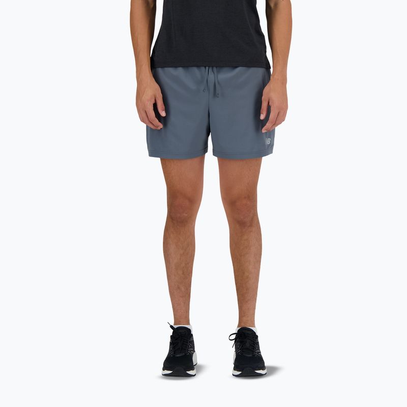 Pánské běžecké šortky New Balance Sport Essential 5" graphite 6