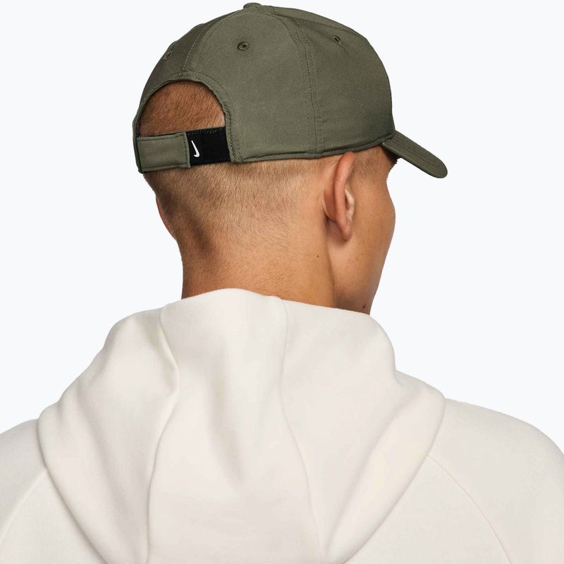 Kšiltovka Nike Dri-FIT Club medium olive/white 7