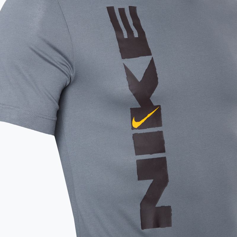 Pánské tričko  Nike Dri-FIT Fitness smoke grey 3