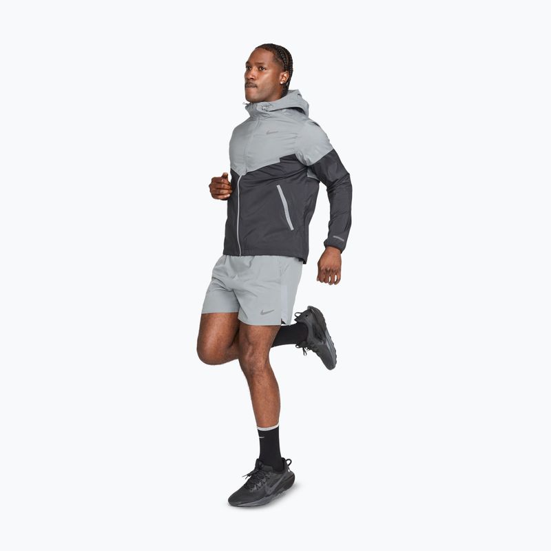 Pánské šortky Nike Dri-Fit Challenger 5" 2in1 smoke grey/dark smoke grey 2