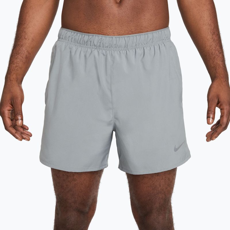 Pánské šortky Nike Dri-Fit Challenger 5" 2in1 smoke grey/dark smoke grey 3