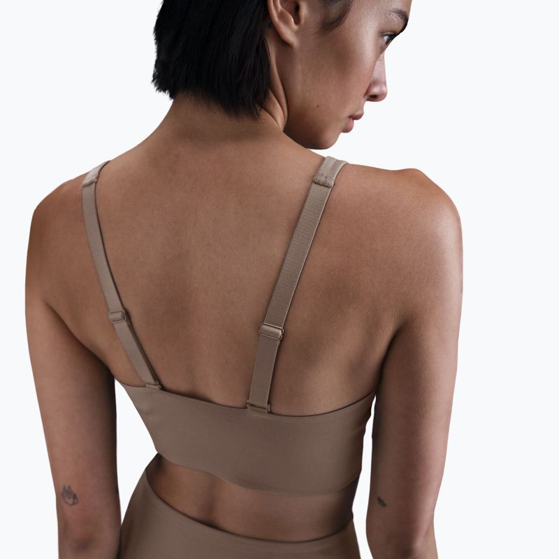 Sportovní podprsenka Nike Alate Medium Support Longline mink brown/white 5