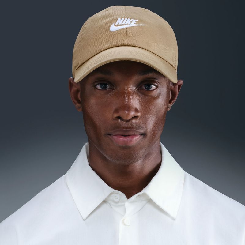 Kšiltovka Nike Club Unstructured Futura Wash parachute beige/white 9
