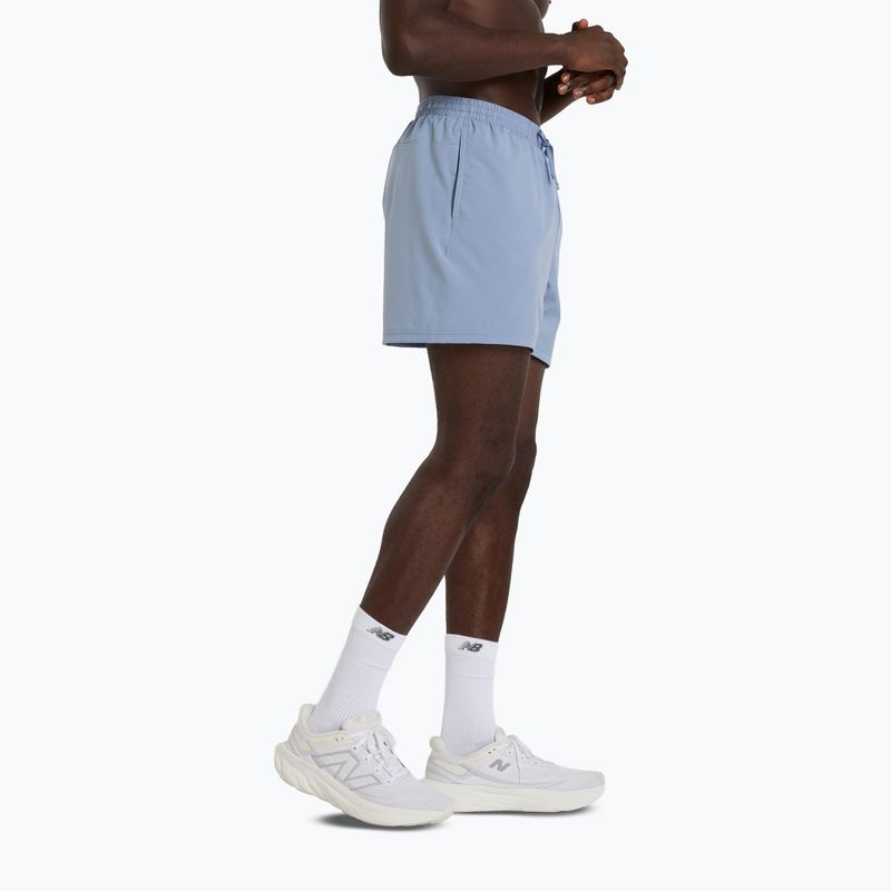 Pánské běžecké šortky New Balance Sport Essential 5" duskshow 3