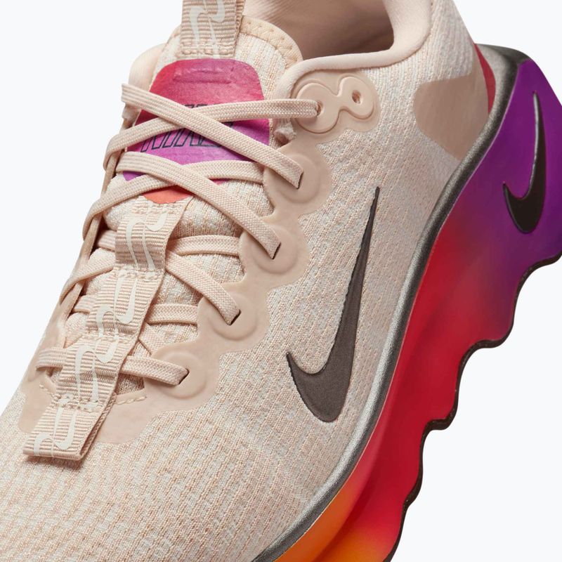 Dámské tréninkové boty Nike Motiva SE pearl white/pale ivory/vivid purple/mtl gold grain 8