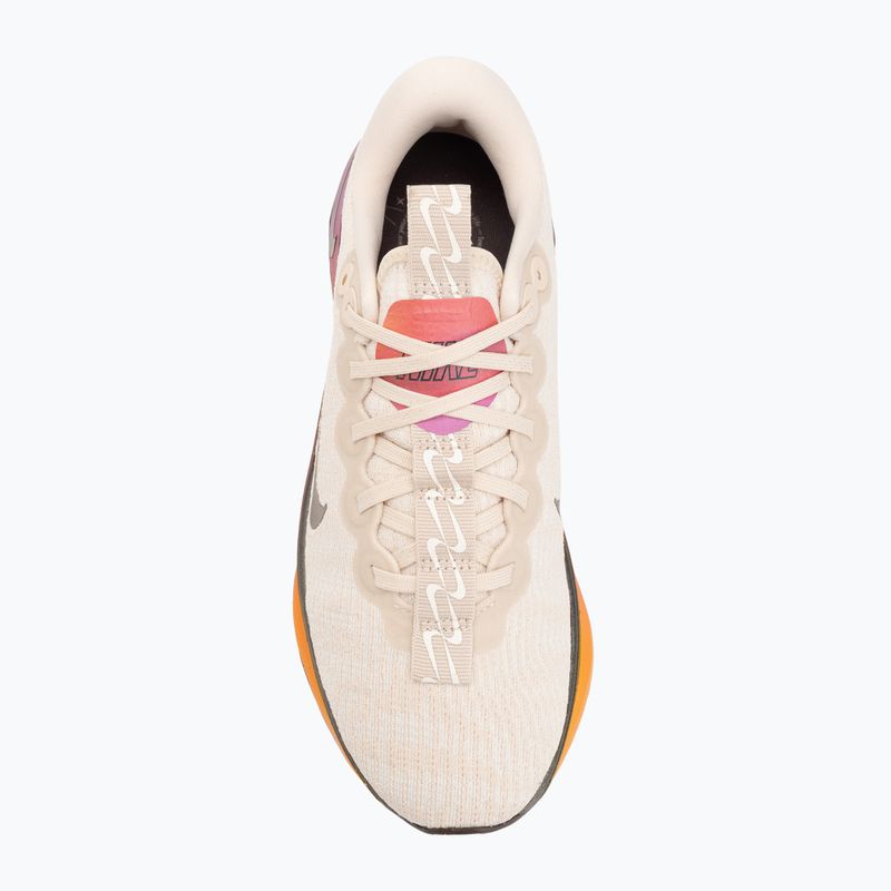 Dámské tréninkové boty Nike Motiva SE pearl white/pale ivory/vivid purple/mtl gold grain 5