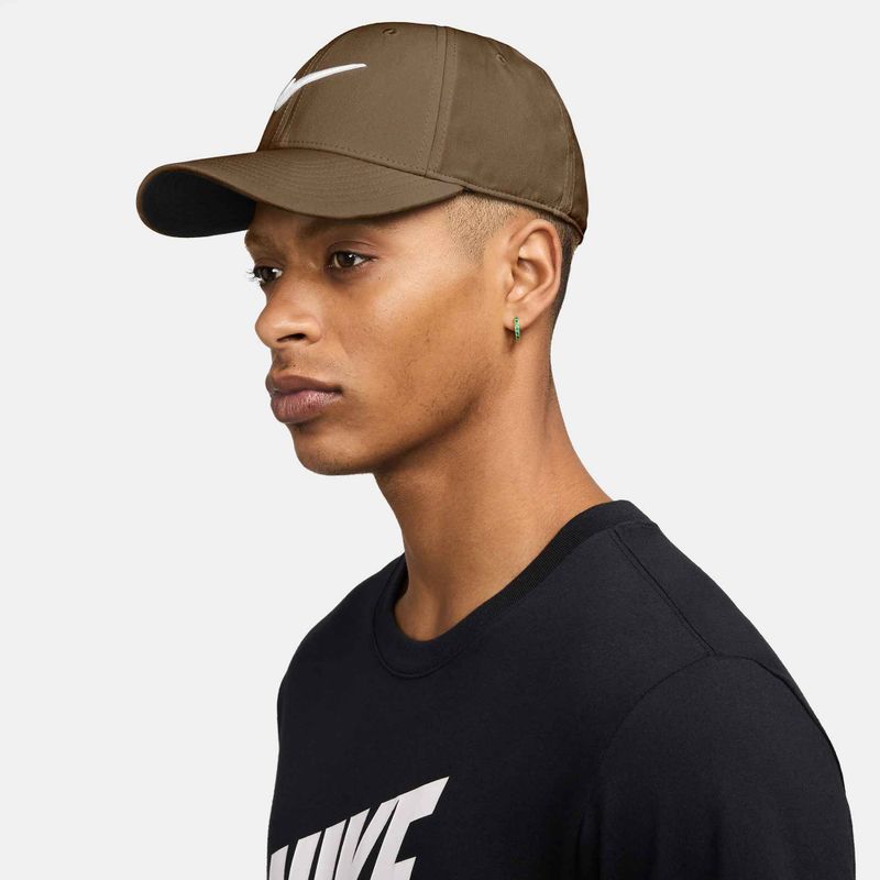 Kšiltovka Nike Dri-FIT Club mosswood brown/white 7