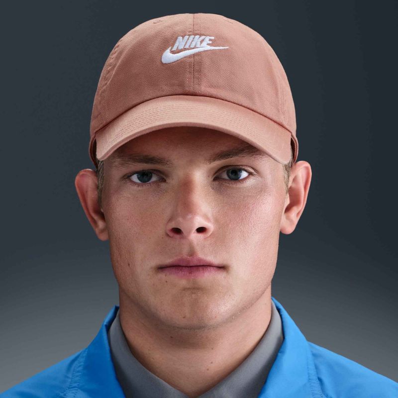 Kšiltovka Nike Club Unstructured Futura Wash rose gold/white 9