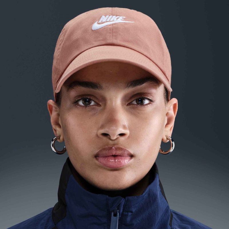 Kšiltovka Nike Club Unstructured Futura Wash rose gold/white 11