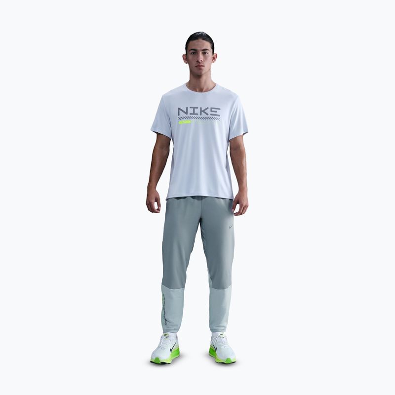 Pánské běžecké kalhoty Nike Challenger Therma-Fit Winterized light smoke grey 2