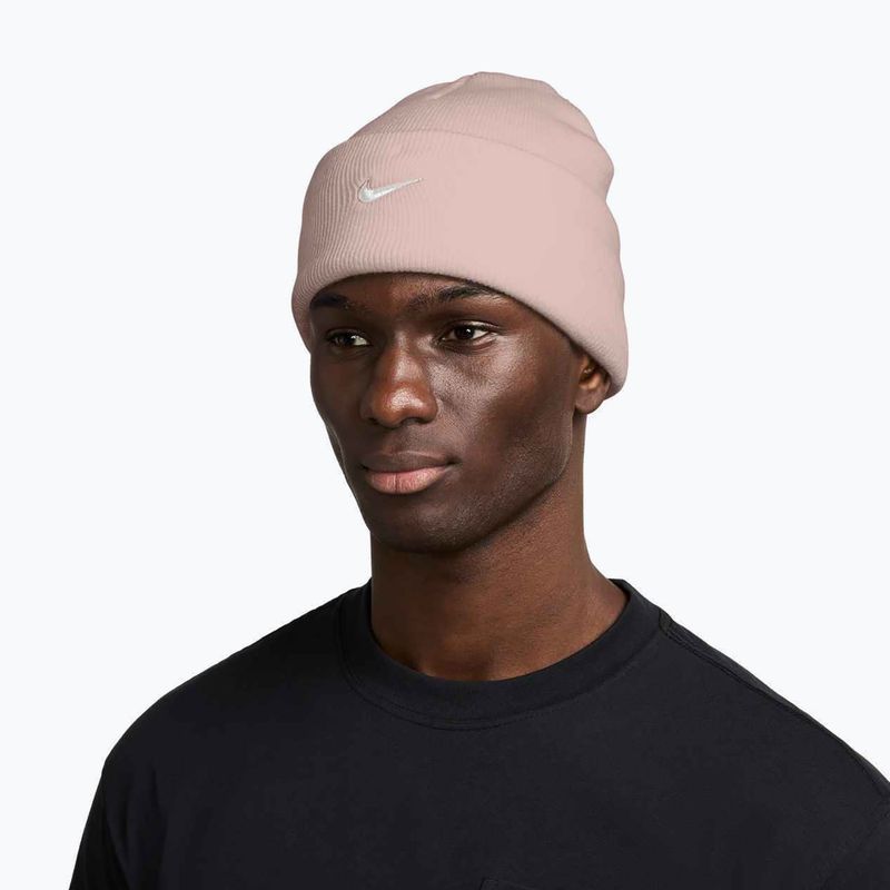 Zimní čepice Nike Peak Swoosh Beanie slit red/white 5