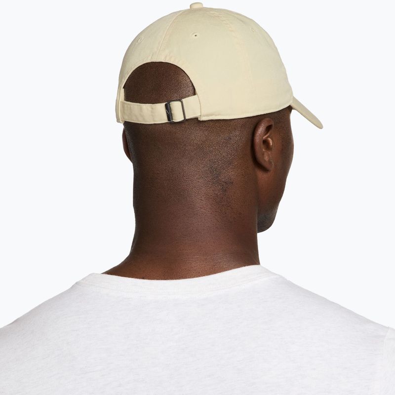 Kšiltovka Nike Club Unstructured Futura Wash light khaki/sapphire 6