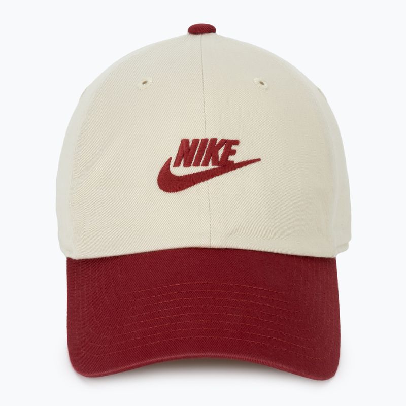 Kšiltovka Nike Club Unstructured Futura Wash light khaki/team crimson/team crimson 2