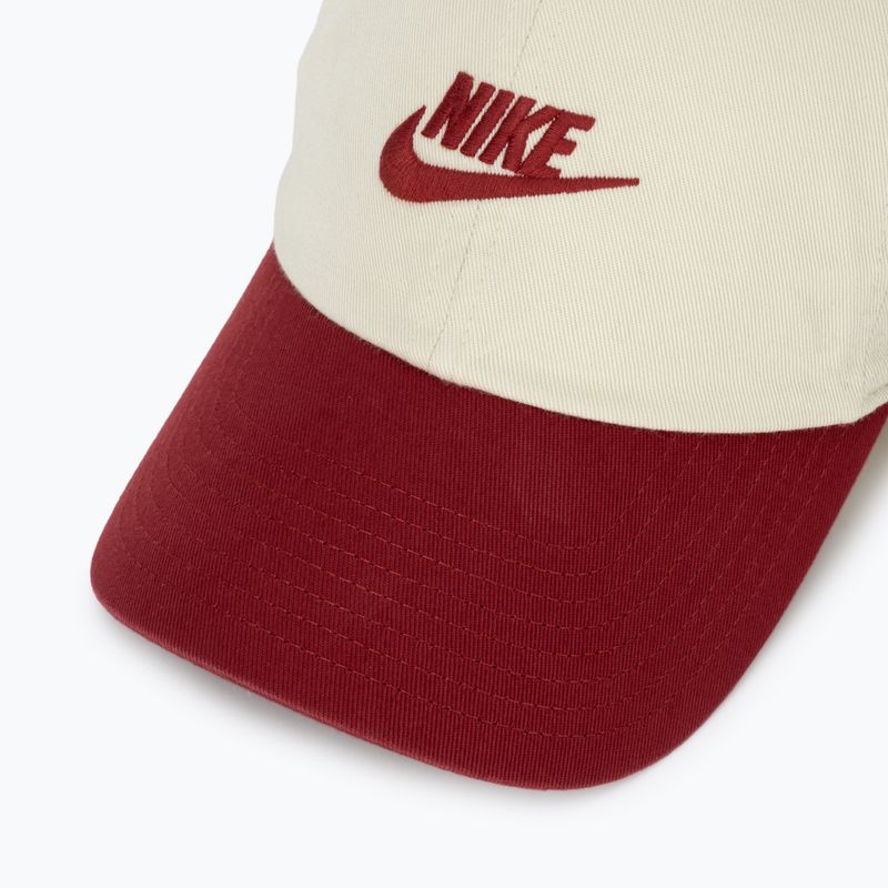 Kšiltovka Nike Club Unstructured Futura Wash light khaki/team crimson/team crimson 3