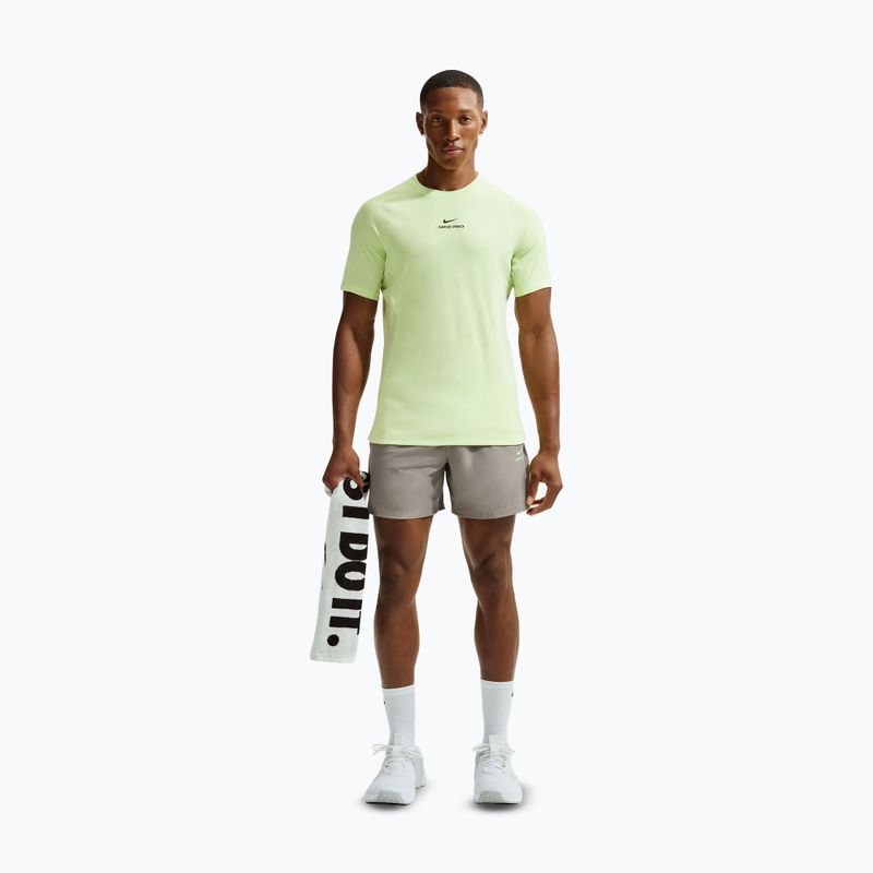 Pánské šortky Nike Pro Training Dri-Fit 6" light army/light liquid lime 2