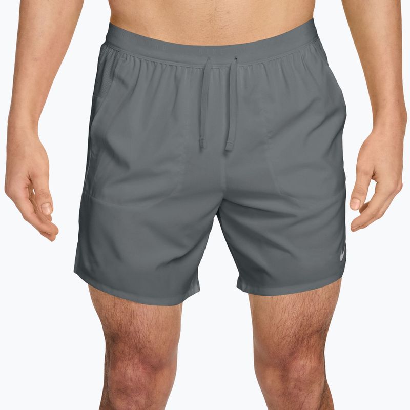 Pánské běžecké šortky Nike Stride Dri-Fit 2in1 7" smoke grey