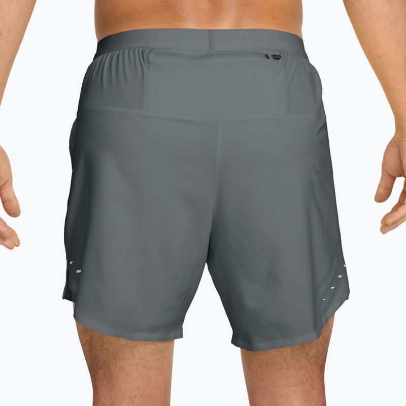 Pánské běžecké šortky Nike Stride Dri-Fit 2in1 7" smoke grey 2