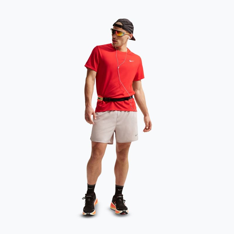 Pánské běžecké tričko Nike Miler Dri-Fit UV light crimson 2