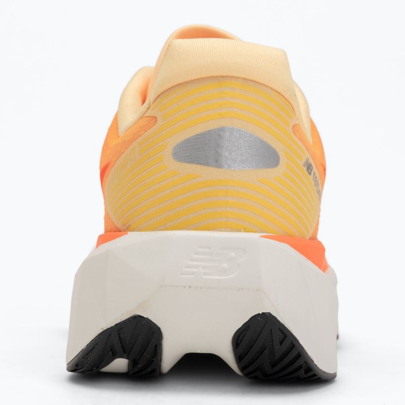 Pánské běžecké boty New Balance FuelCell Rebel V5 tangerine heat/silver metallic 6