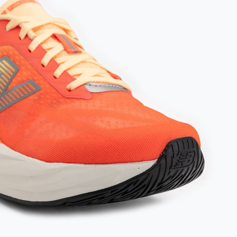 Pánské běžecké boty New Balance FuelCell Rebel V5 tangerine heat/silver metallic 7