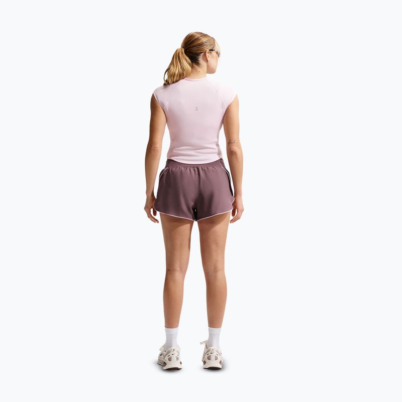 Dámské běžecké šortky Nike Tempo Swoosh Dri-Fit Mid-Rise s vnitřní slipovou vložkou tattoo/pin foam 3