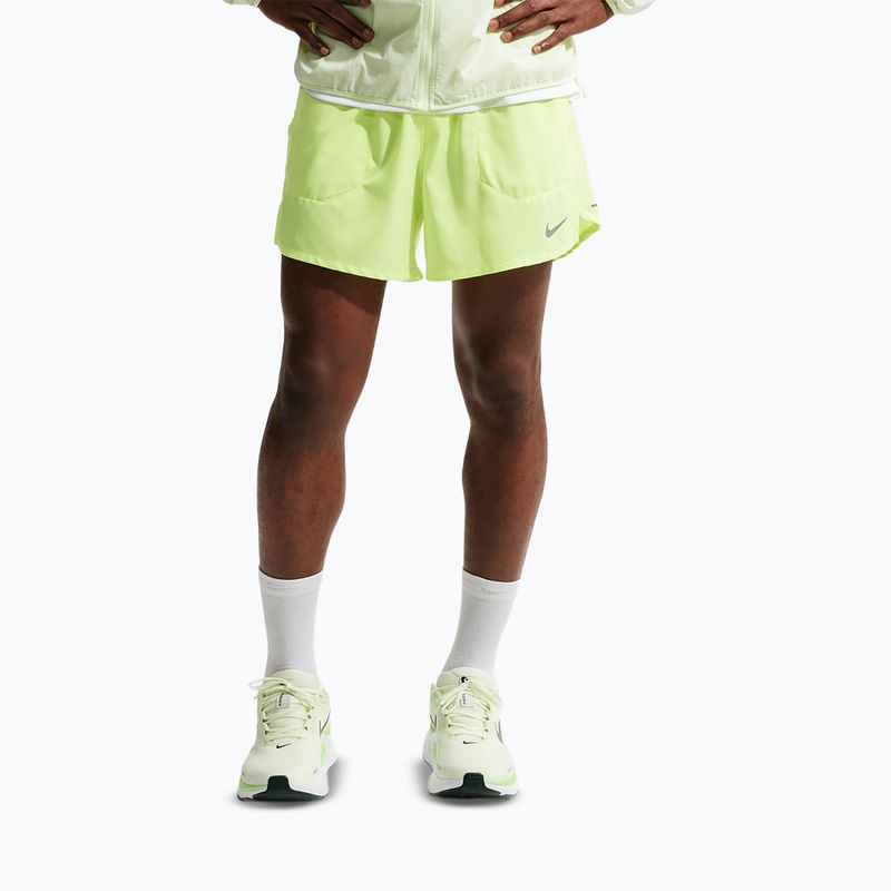 Pánské šortky Nike Stride Dri-Fit Brief-Lined 5" volt ice