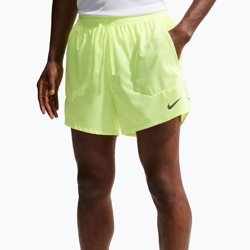Pánské šortky Nike Stride Dri-Fit Brief-Lined 5" volt ice 4