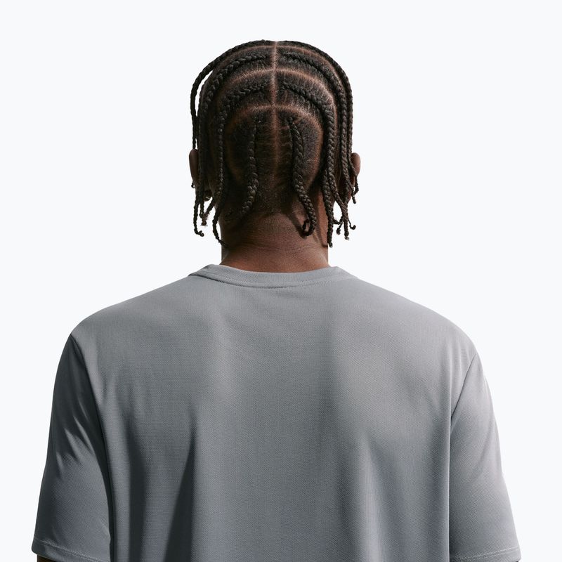 Pánské běžecké tričko Nike Miler Dri-Fit UV smoke grey 5