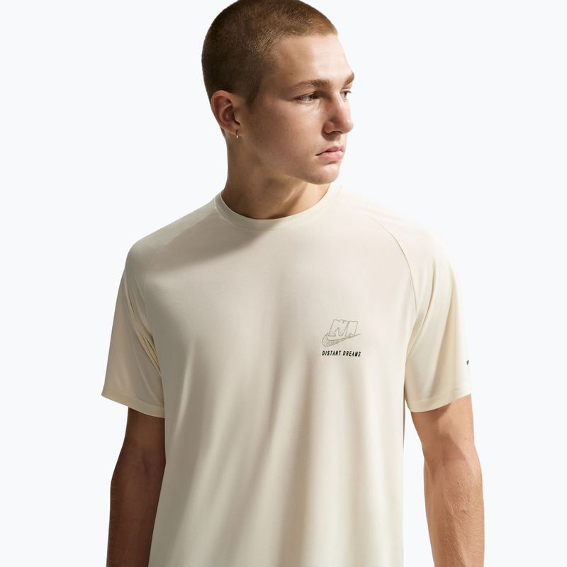 Pánské běžecké tričko Nike Stride Dri-Fit ADV coconut milk 4